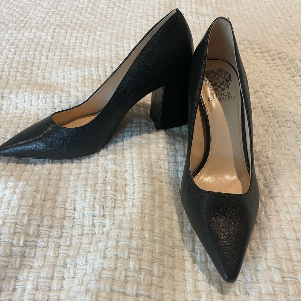 Vince Camuto block heels Sz 10M- EUC